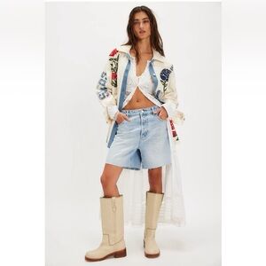 Free People 90s Relaxed Cutoff Shorts Size 30 Light Wash Raw Hem